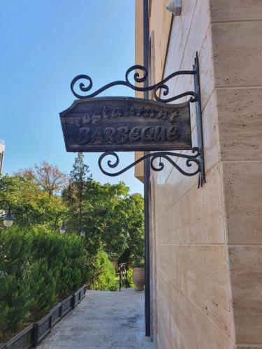 a sign on the side of a building at Park Hotel Sandanski in Sandanski