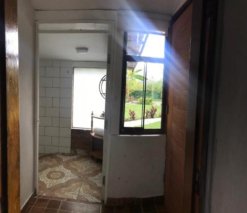 een badkamer met een raam en een wastafel bij Santa Elena Hotel in Cajabamba
