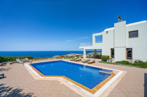 Bazen u objektu Lux Villa Aspalathos with Pool, 700m to Beach, 1km to Restaurant ili u blizini