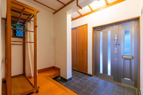 a room with a closet and a door at Shinjuku Yotsuya House in Tokyo