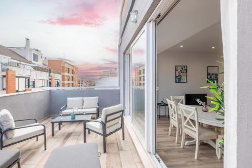 Spacious Penthouse with Private Terrace