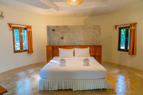 a bedroom with a large white bed in a room at The Tropical Beach Resort in Ko Chang