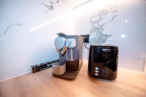Oprema za pripravo čaja oz. kave v nastanitvi Appartement cosy Montorgueil (Bonne Nouvelle)