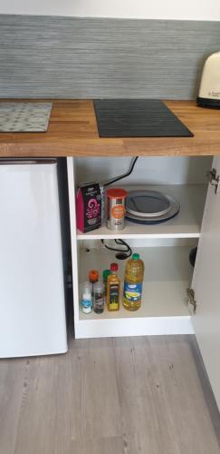 Dapur atau dapur kecil di Tiny home whole flat beach cabin