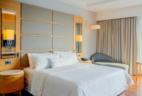 Postel nebo postele na pokoji v ubytování The Westin Chennai Velachery
