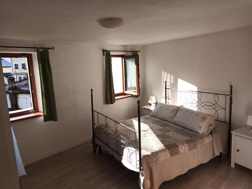 Postel nebo postele na pokoji v ubytování Le dolomiti di Angelo