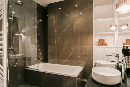 Kupatilo u objektu Stylish 2 bedrooms Palais Royal