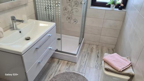 Et badeværelse på Apartament David