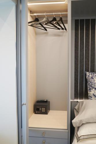 a bedroom with a closet with a mirror and a radio at La Resilienza Relais in Grumo Nevano