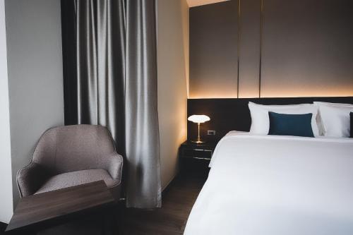 Postel nebo postele na pokoji v ubytování SAM E Hotel Bangkok Sathorn