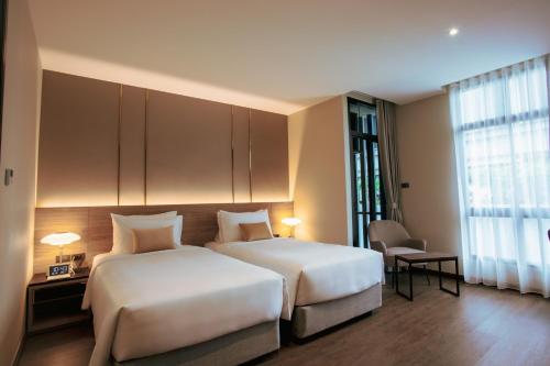 Postel nebo postele na pokoji v ubytování SAM E Hotel Bangkok Sathorn