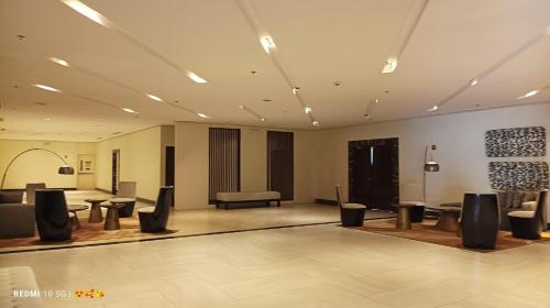 a lobby with a waiting room with a couch and chairs at Mactan Newtown Beach Condo in Mactan
