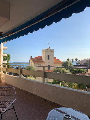 Балкон или терраса в Cozy Beachside Apartment in Cros de Cagnes - Luna