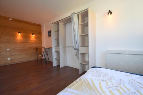 a bedroom with a bed and a table in a room at Le Black Bulle in Le Bourget-du-Lac