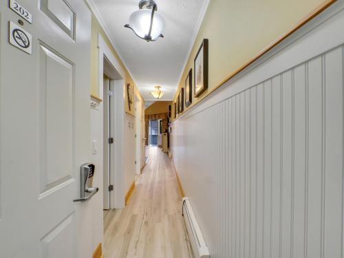 202 Pointes North Inn – Photos 5