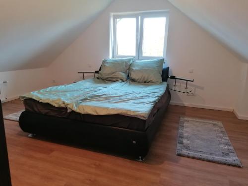 Postel nebo postele na pokoji v ubytování Gemütliche Wohnung auf 2 Etagen