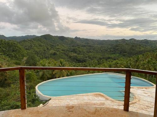 Bazén v ubytování Mountain top villa- breathtaking views & huge pool nebo v jeho okolí