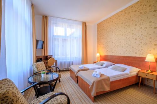 Säng eller sängar i ett rum på Hotel Ermi