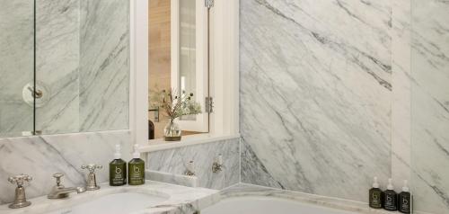 a bathroom with a sink and a mirror at The Gallivant in Rye