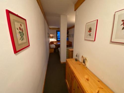 a hallway with a wooden counter and a room at Bilocale ad un passo dalle piste in Madonna di Campiglio