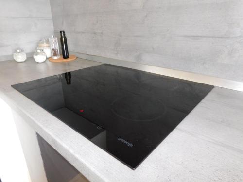 a kitchen counter with a black counter top at Yellow House Grabrovec in Metlika