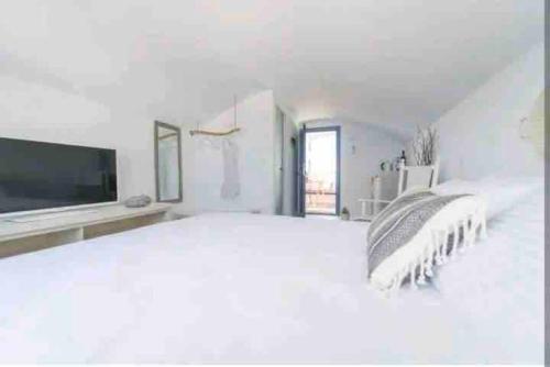 Jaccuzzi Romantic Suite in Firostefani,sea view!