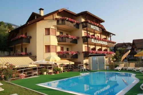 Bazén v ubytování Hotel Alexandres nebo v jeho okolí