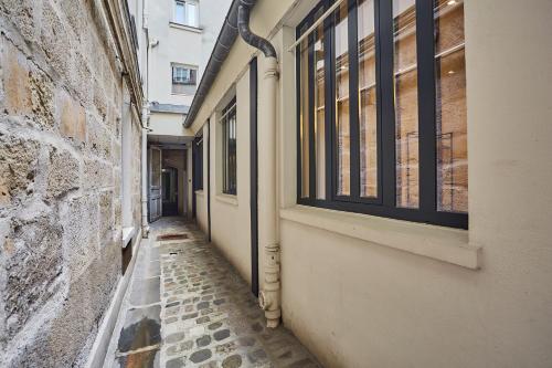 Apartment Saint Germain des Prés by Studio prestige