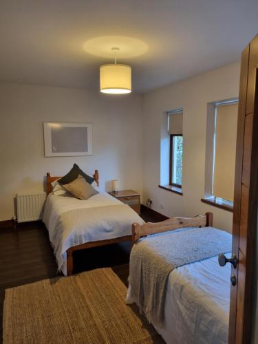 Tempat tidur dalam kamar di Rossmore House