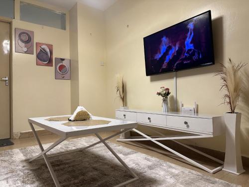 Televisyen dan/atau pusat hiburan di Winlee Suites