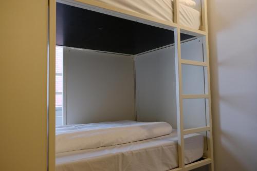 Hostel & Bar De Basisにあるベッド