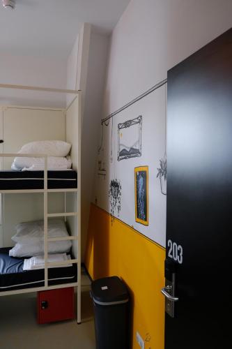 Hostel & Bar De Basisにあるベッド