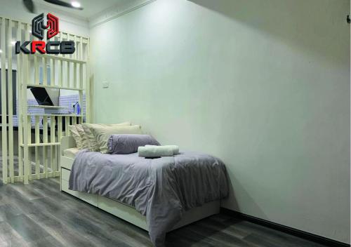 Ένα ή περισσότερα κρεβάτια σε δωμάτιο στο KRCB Corner Lot Holiday Home Kajang