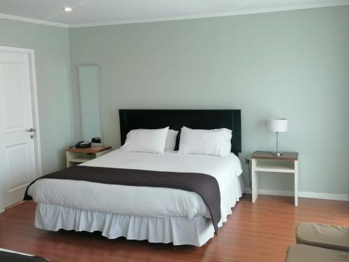 Ένα ή περισσότερα κρεβάτια σε δωμάτιο στο Hotel Del Rio