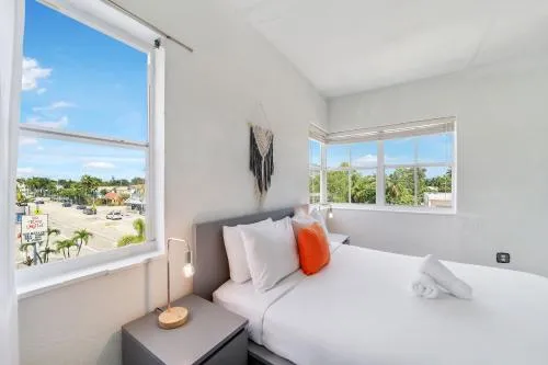 Treehouse Hotel in Pembroke Pines