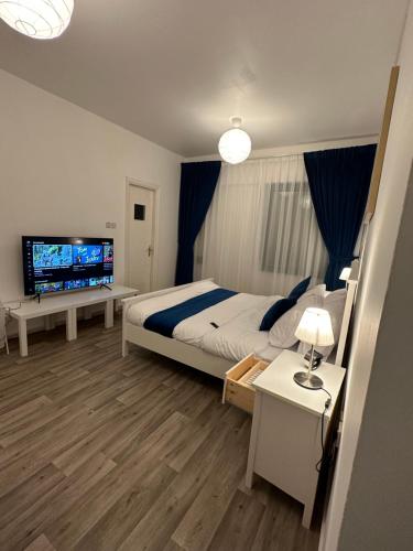 Postel nebo postele na pokoji v ubytování SG Homes
