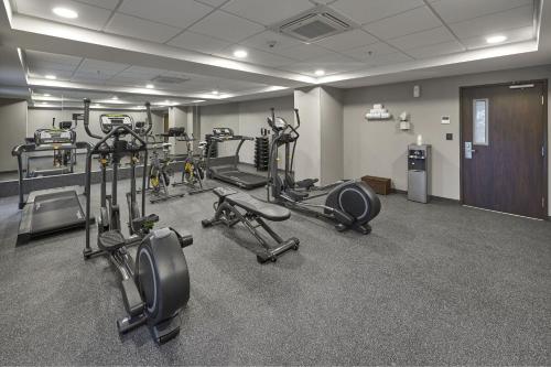 a gym with several treadmills and elliptical machines at City Express Plus by Marriott Tampico in Tampico