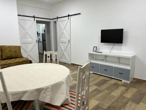 TV a/nebo společenská místnost v ubytování Departamento en Bragado A