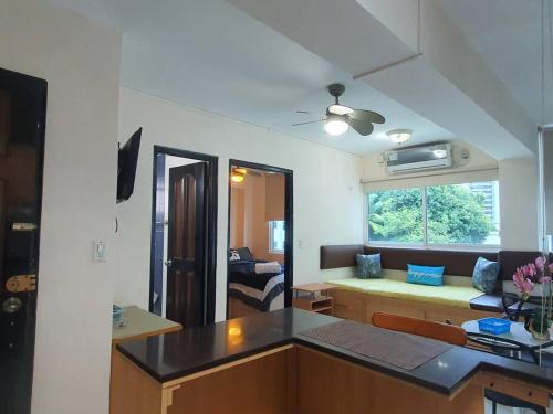 Ένα ή περισσότερα κρεβάτια σε δωμάτιο στο R.8-8 Lindo estudio ejecutivo en área turística.