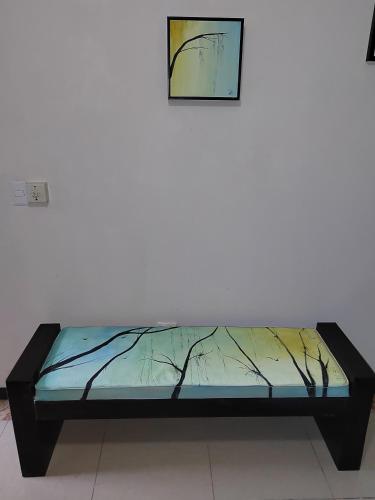 a bench sitting against a wall in a room at Salamandra Costa Rica in Jiménez