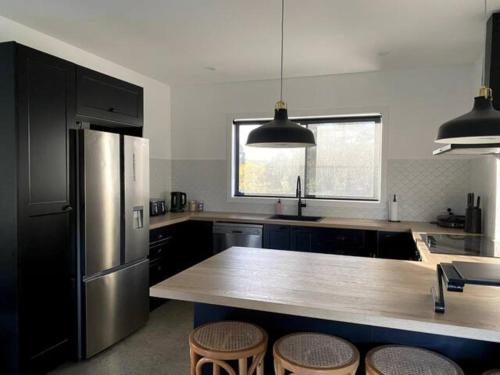 Η κουζίνα ή μικρή κουζίνα στο New home Family Retreat near Pambula 4bd 7guests