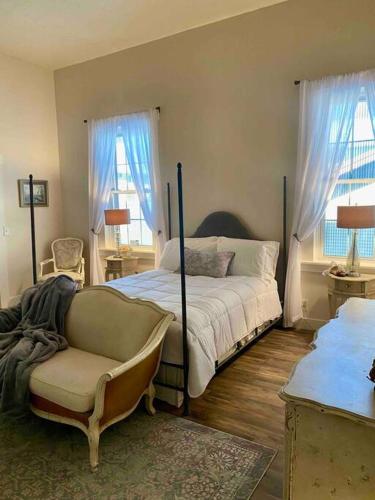 En eller flere senge i et værelse på The Shopkeeper's Cottage ~ CHIC!