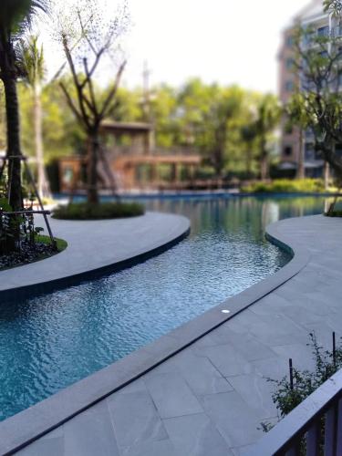 Πισίνα στο ή κοντά στο 2 Bedrooms Suite Pool Access@The Title Residencies Naiyang