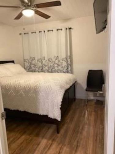 Un pat sau paturi într-o cameră la Private Room in Rialto