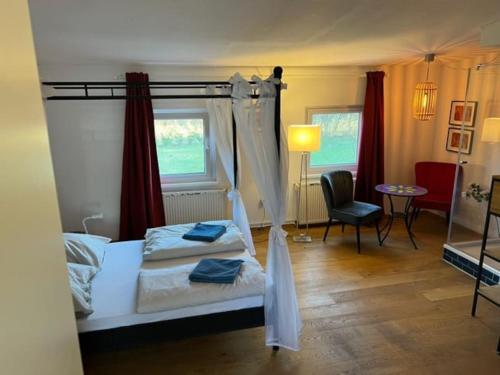 a bedroom with a bed with a canopy at Romantik-Ferienhaus -Vier Sterne- idyllische Lage in Marienwerder