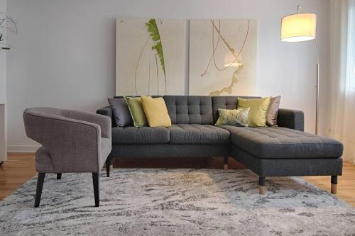Bright and Spacious 2BR with free parking