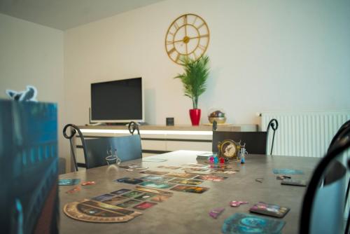 Μια τηλεόραση ή/και κέντρο ψυχαγωγίας στο Appartement lumineux, 80m², proche des Vosges