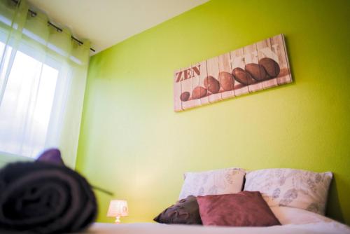 Ένα ή περισσότερα κρεβάτια σε δωμάτιο στο Appartement lumineux, 80m², proche des Vosges