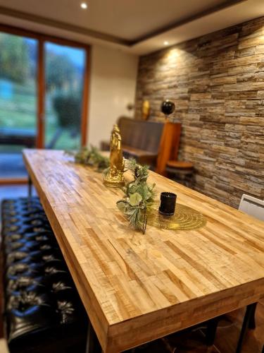 Photo de la galerie de l'établissement Place Royale pour 10 à 12 personnes à 30 mèt des pistes de Ski et Vtt, à Métabief