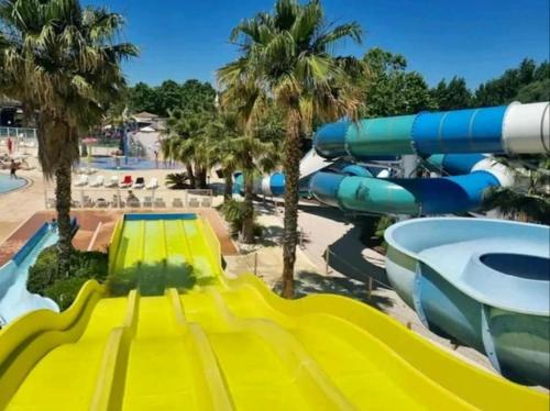 superbe mobil home 6/8 pers,clim, sans vis a vis dans camping 4* espace aquatique